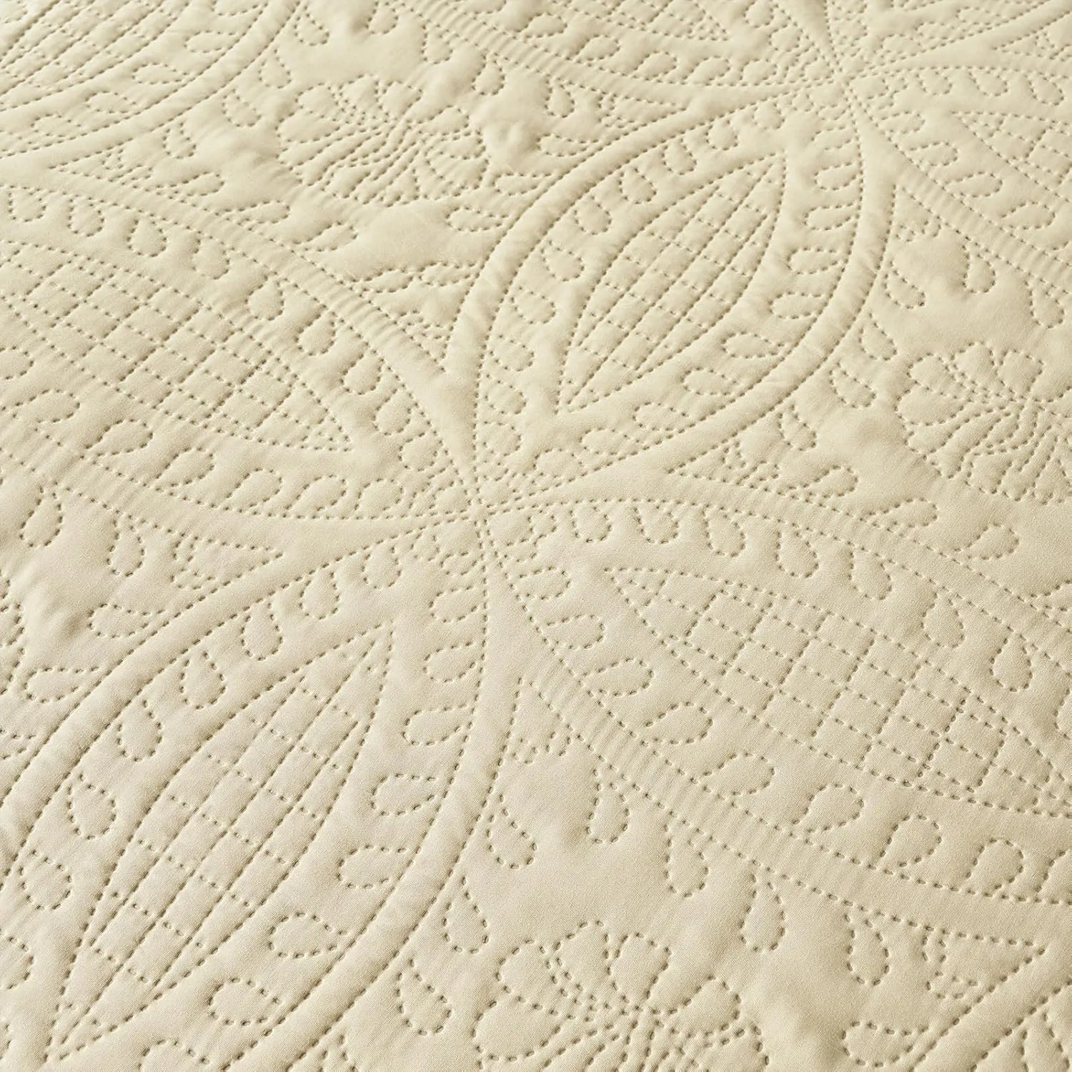 akkialla Queen Quilt Bedding Set,Beige Ultrasonic Full/Queen Quilt Set,Lightweight Soft Bedspread Coverlet,Modern Style Coin Pattern Bed Cover for All Seasons,3 Piece(1 Quilt,2 Pillow Shams)