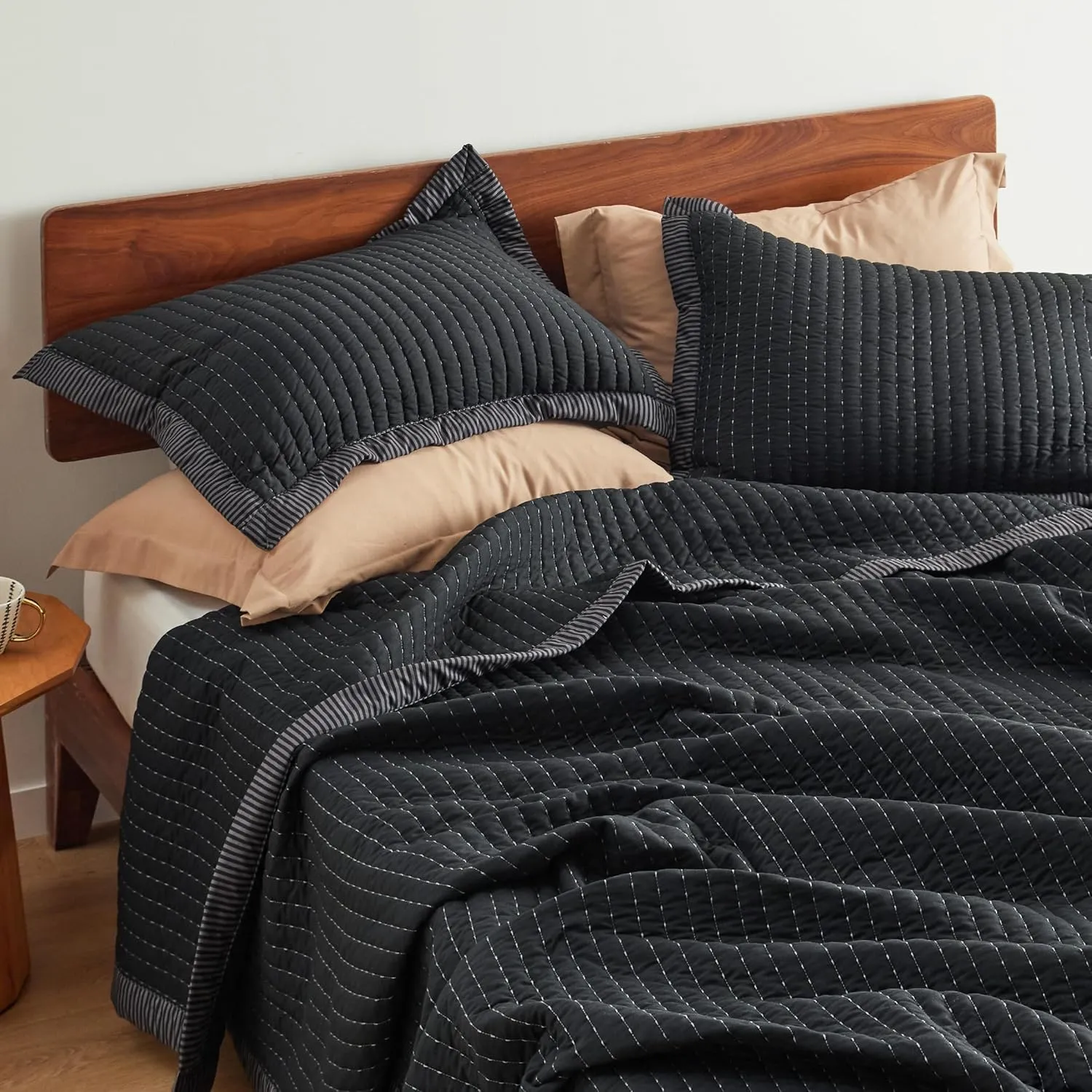 Bedsure Black Quilts Queen Size - Queen Quilt Bedding Set Bedspread Coverlet, Lightweight Corduroy Pattern Bedspread, 3-Piece Set with 90"x96" Coverlet & 2 Pillow Shams, All-Season Soft Microfiber