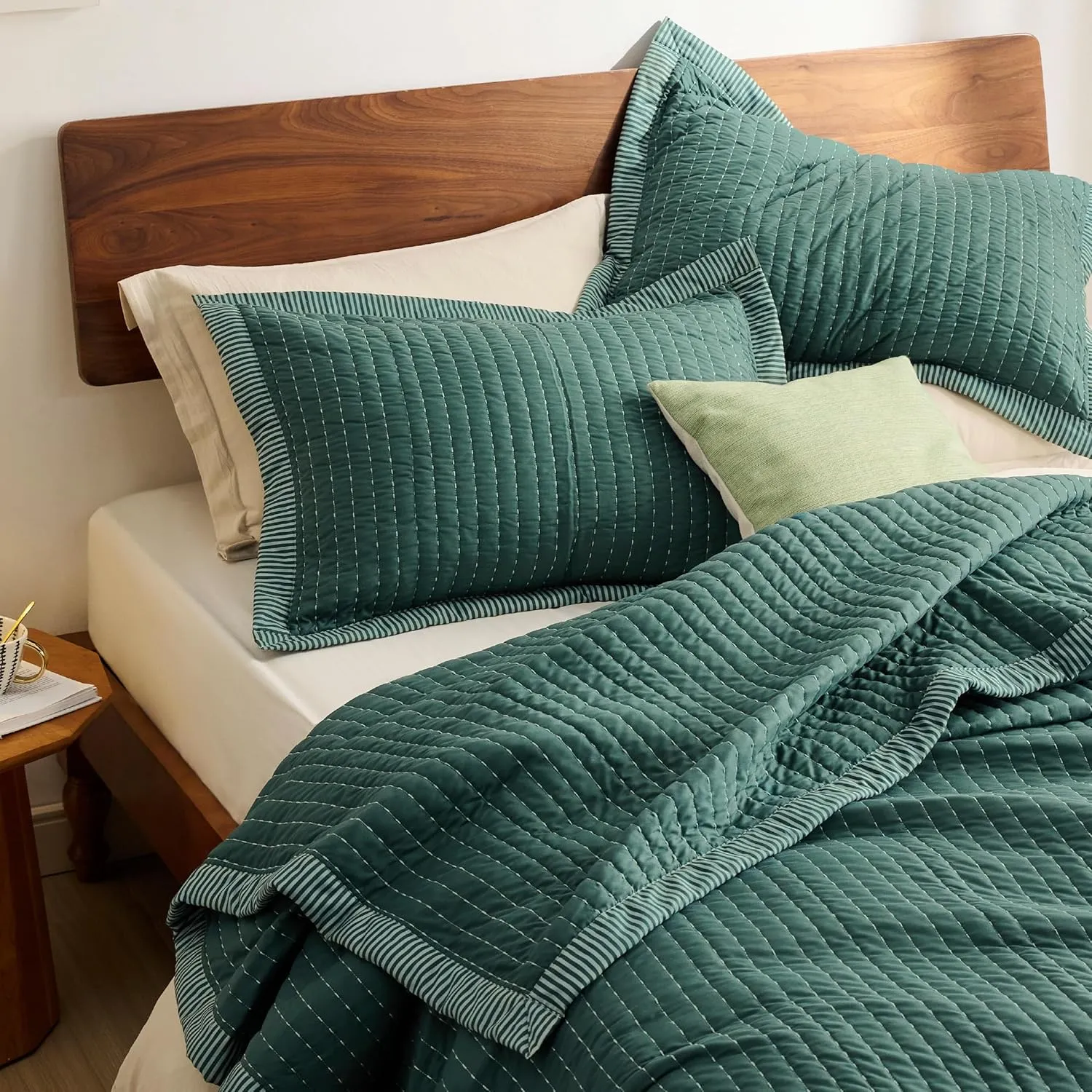 Bedsure Green Quilts Queen Size - Queen Quilt Bedding Set Bedspread Coverlet, Lightweight Corduroy Pattern Bedspread, 3-Piece Set with 90"x96" Coverlet & 2 Pillow Shams, All-Season Soft Microfiber