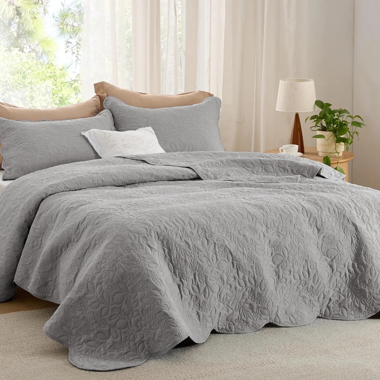 Bedsure Quilts Queen Size - Ultra Soft Pre-Washed Bedspread - Lightweight Grey Comforter with 2 Pillow Shams - Summer Bedding Set with Leaf Design 90x96 Inch