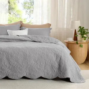 Bedsure Quilts Queen Size - Ultra Soft Pre-Washed Bedspread - Lightweight Grey Comforter with 2 Pillow Shams - Summer Bedding Set with Leaf Design 90x96 Inch