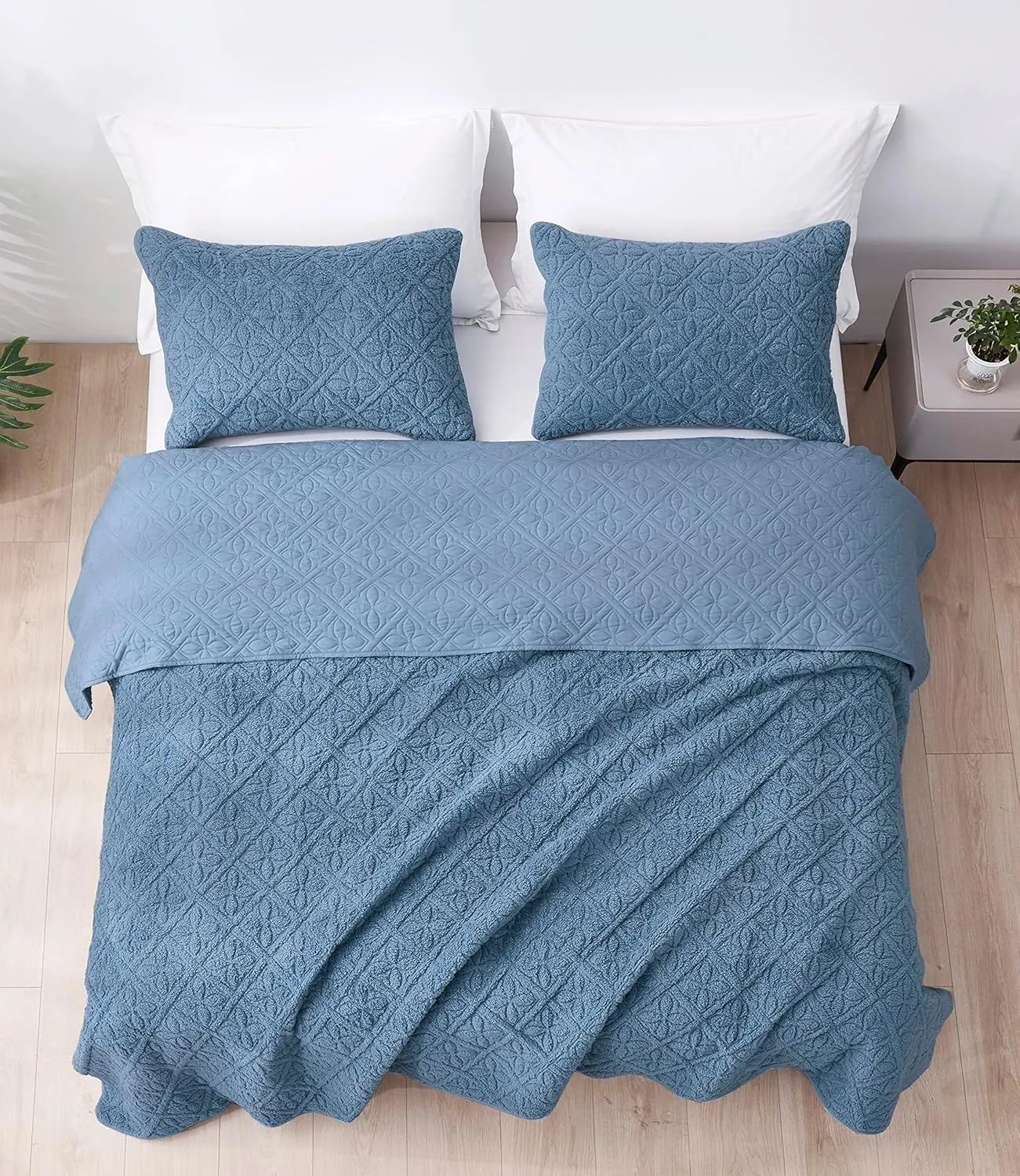 Chezmoi Collection Bethany 3-Piece Queen Sherpa Quilt Set - Floral Quilted Sherpa Blanket Reversible Washed Microfiber Lightweight Bedspread - Queen Size, Blue