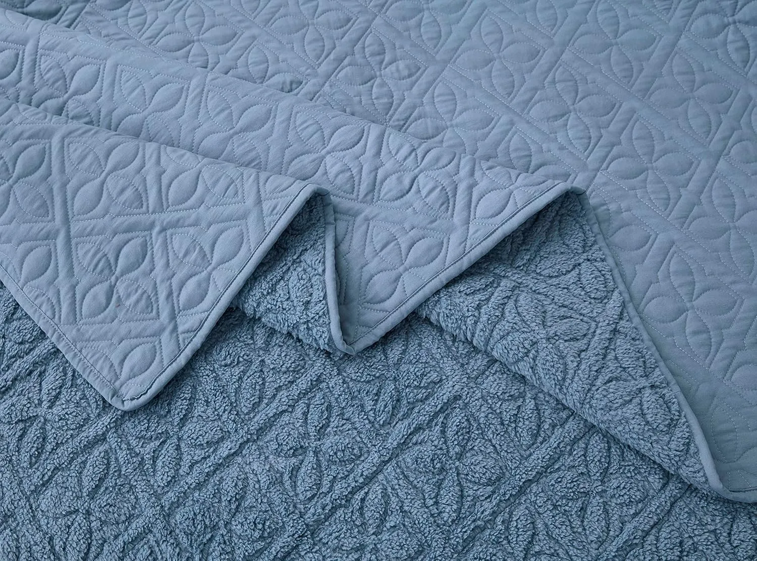 Chezmoi Collection Bethany 3-Piece Queen Sherpa Quilt Set - Floral Quilted Sherpa Blanket Reversible Washed Microfiber Lightweight Bedspread - Queen Size, Blue