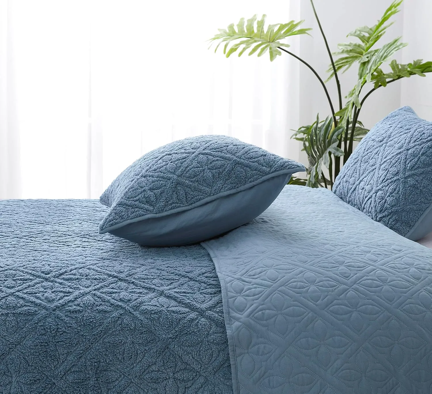 Chezmoi Collection Bethany 3-Piece Queen Sherpa Quilt Set - Floral Quilted Sherpa Blanket Reversible Washed Microfiber Lightweight Bedspread - Queen Size, Blue
