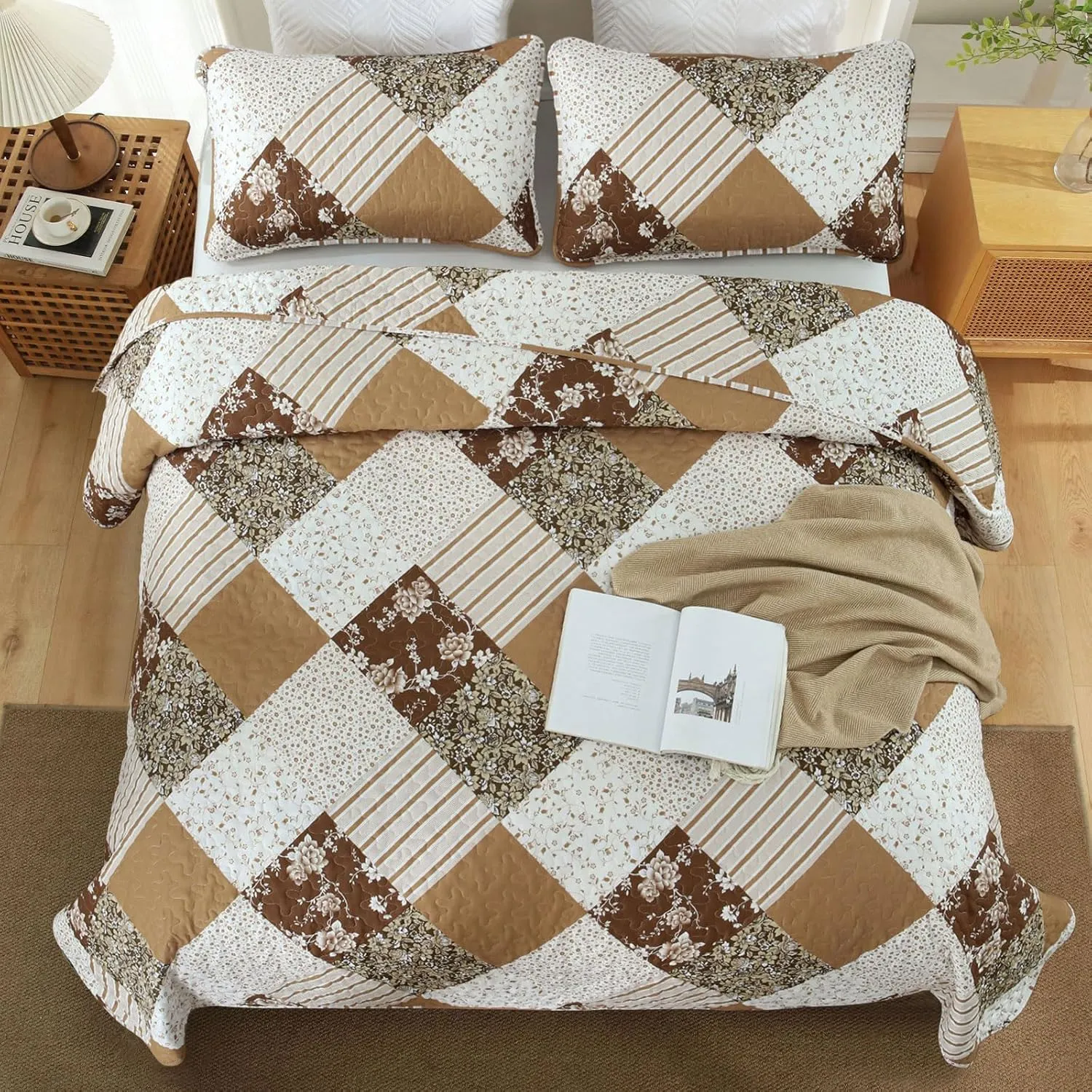 Dobuyly Brown Quilt Queen Size, Floral Plaid Patchwork Bedspread Bedding Set, Soft Lightweight Microfiber Coverlet Set for All Season (1 Quilt, 2 Pillow Shams)