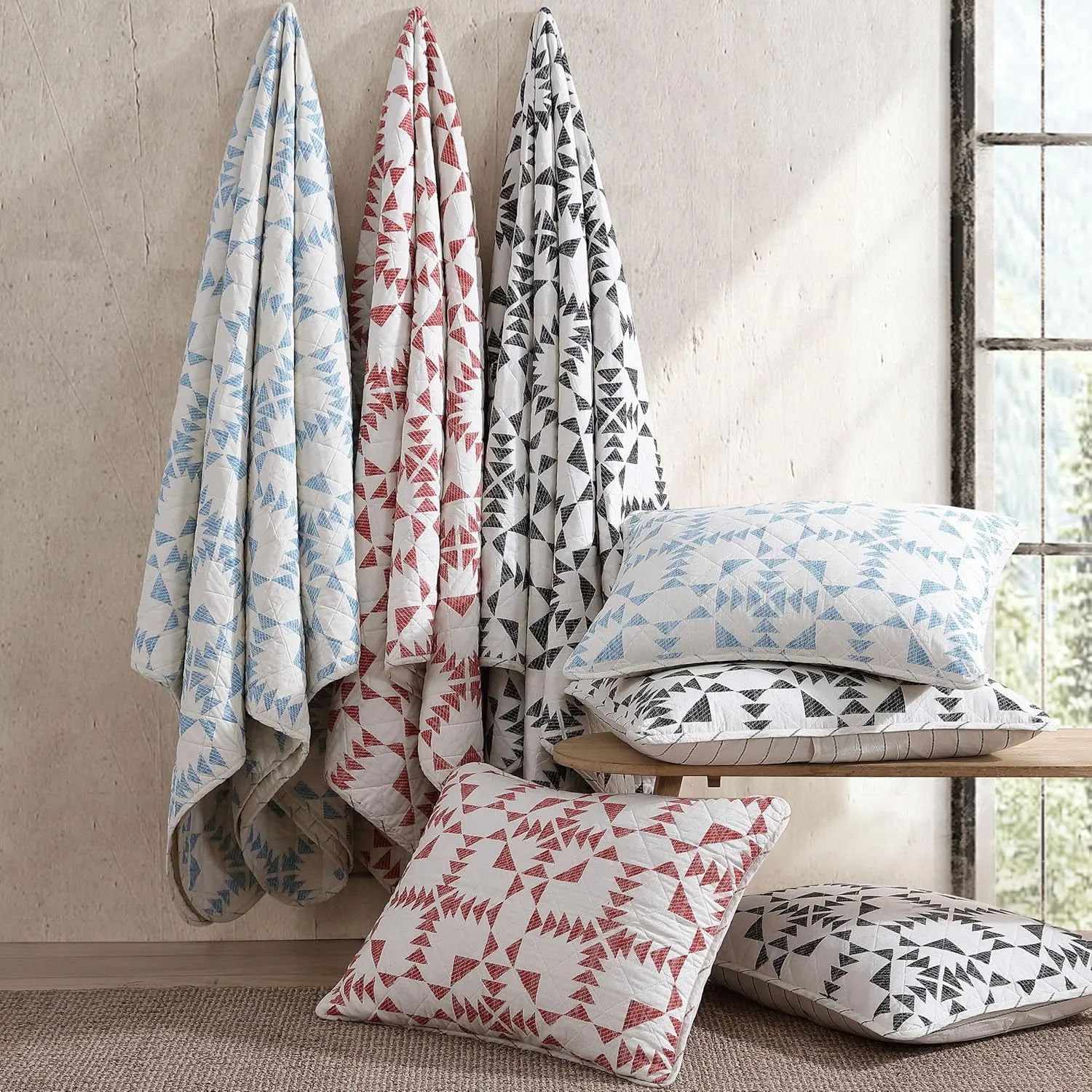 Eddie Bauer - Queen Quilt Set, Reversible Cotton Bedding with Matching Shams, Lightweight Home Decor for All Seasons (Arrowhead Charcoal, 3 pcs, Queen)