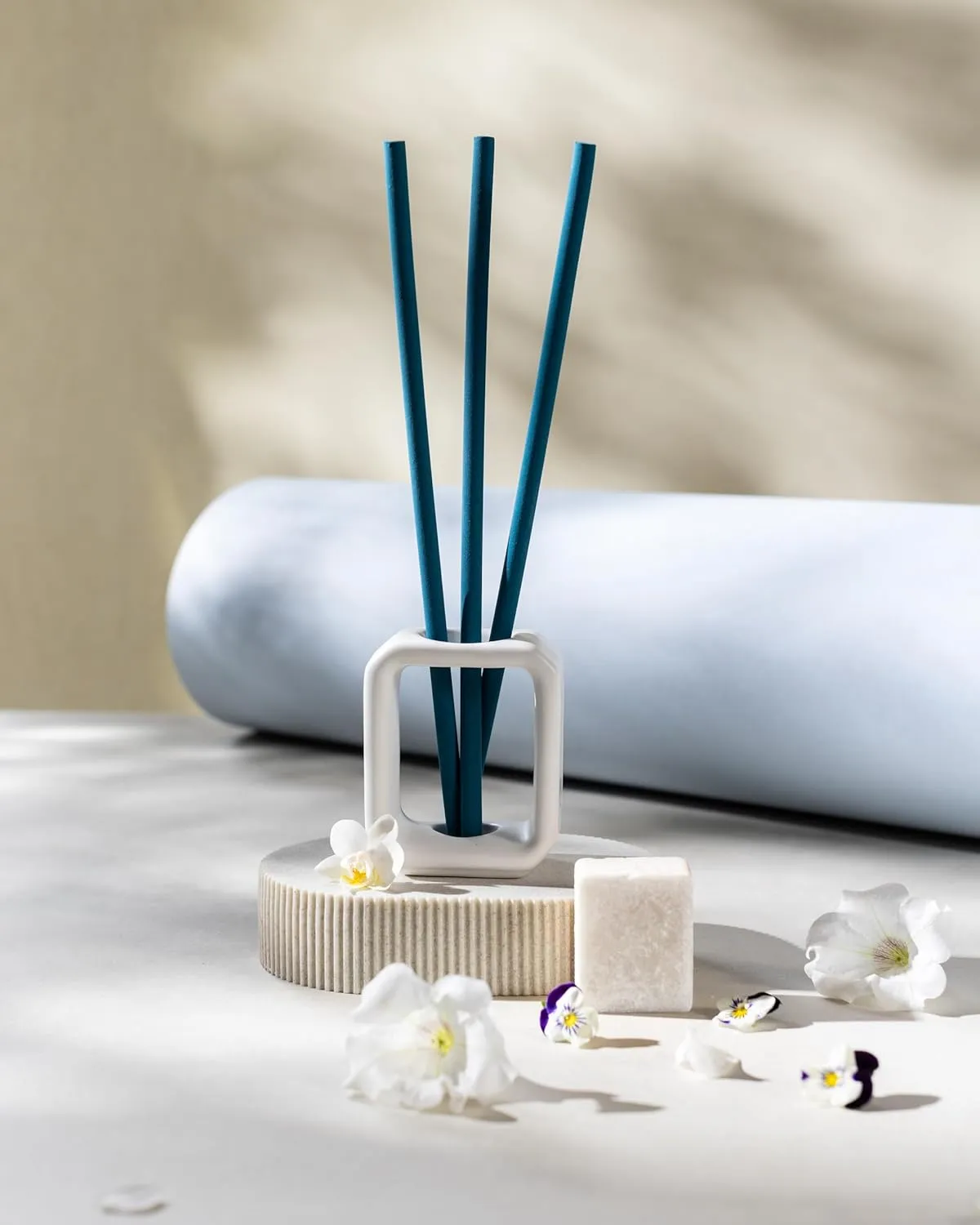 Essentials Scented Stick Cotton Fields - Room Fragrance Sticks with Gentle, Powdery Fragrance and a Touch of Vanilla - Wooden Fragrance Sticks without Liquid - Room Freshener - Room Fragrance