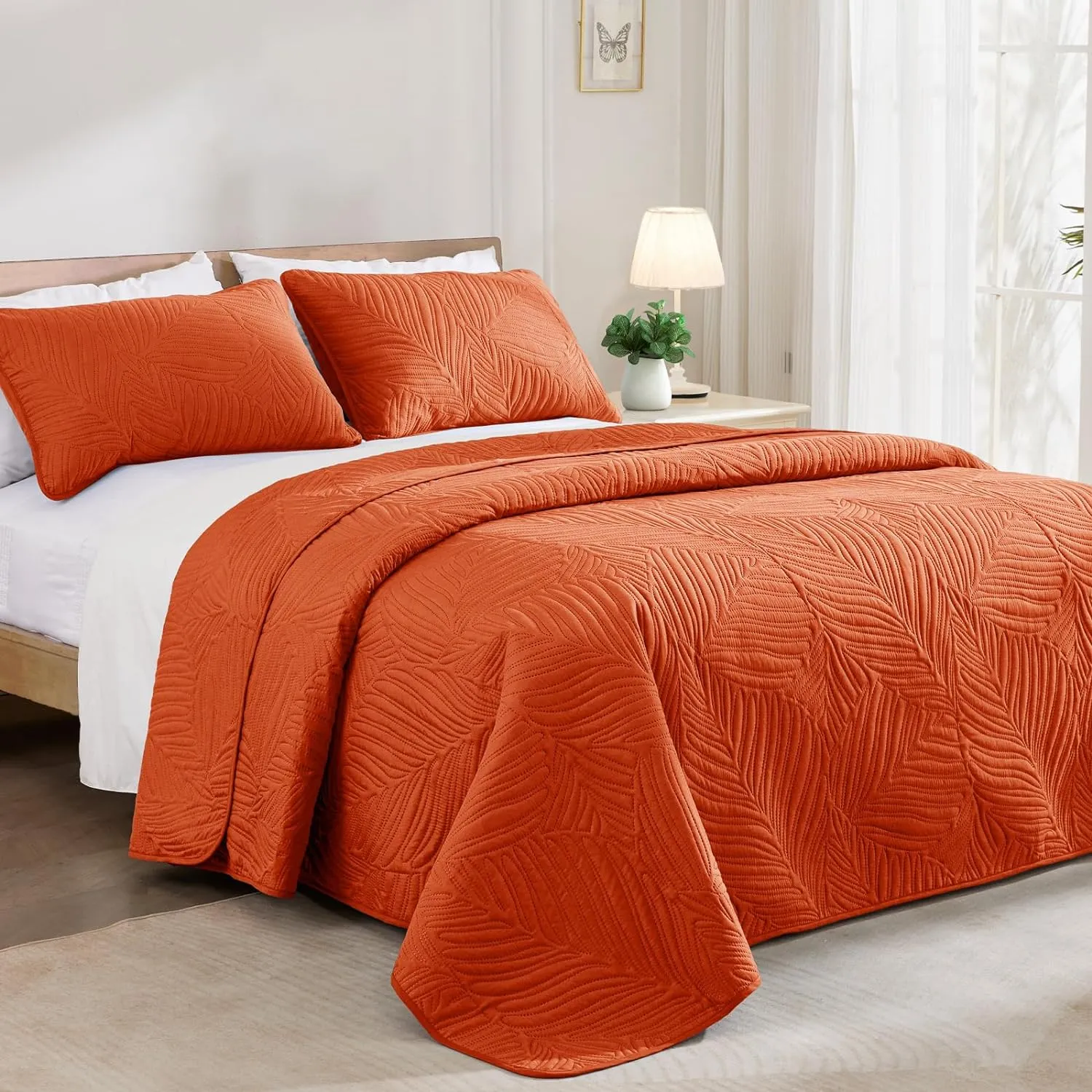 Exclusivo Mezcla Queen Quilt Bedding Set, Lightweight Burnt Orange Quilts Queen Full Size for All Seasons, Soft Microfiber Bedspreads Coverlets Bed Cover with Leaf Pattern, 3 Piece