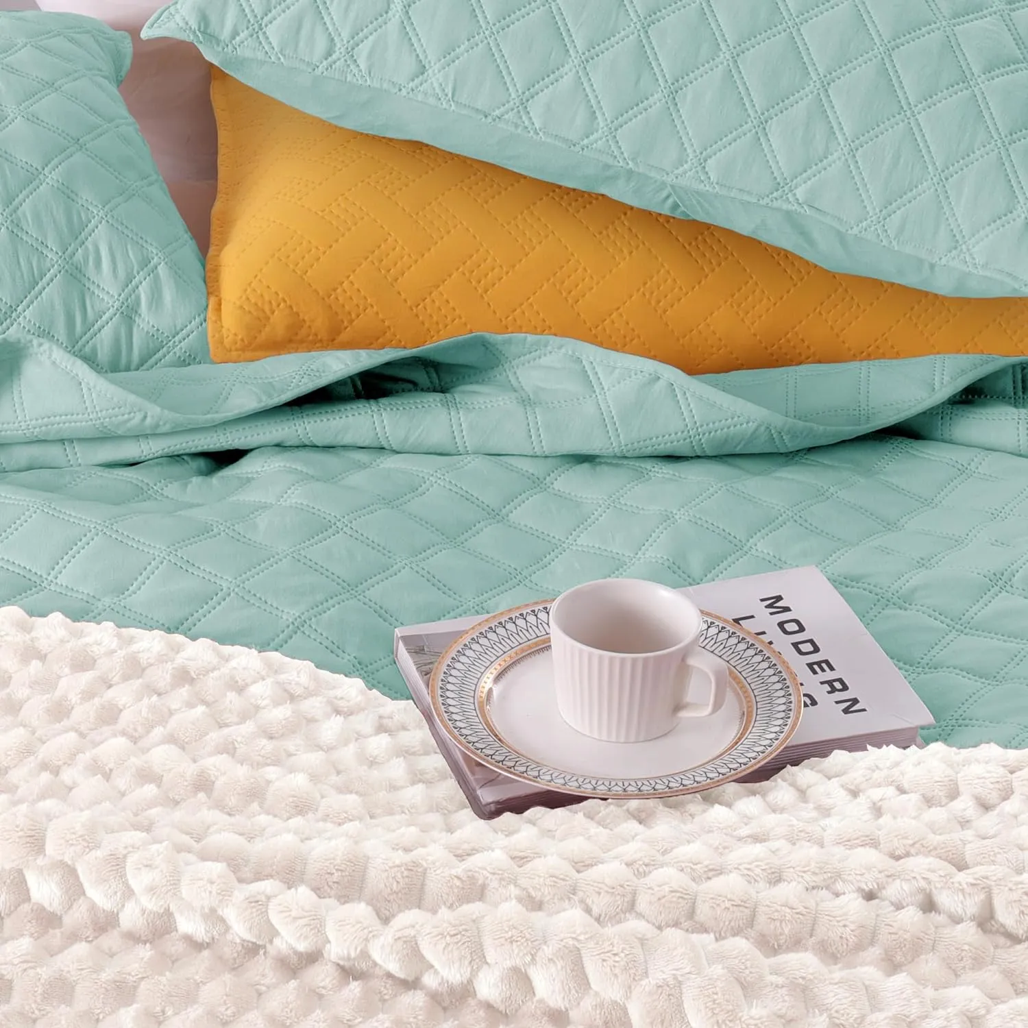 Exclusivo Mezcla Soft Quilt Set Queen Full Size, 3 Pieces Lightweight Quilts Aqua Bedspreads Coverlets Bedding Set for All Seasons, Grid Pattern