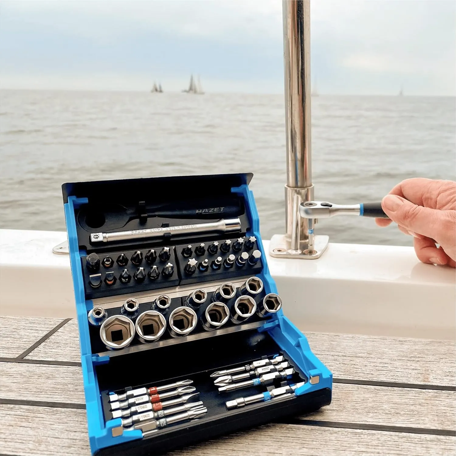HAZET SmartCase socket set 2200SC-2 I 50-piece tool socket set, drive: hexagon and square 6.3 mm (1/4 inch), mobile tool case