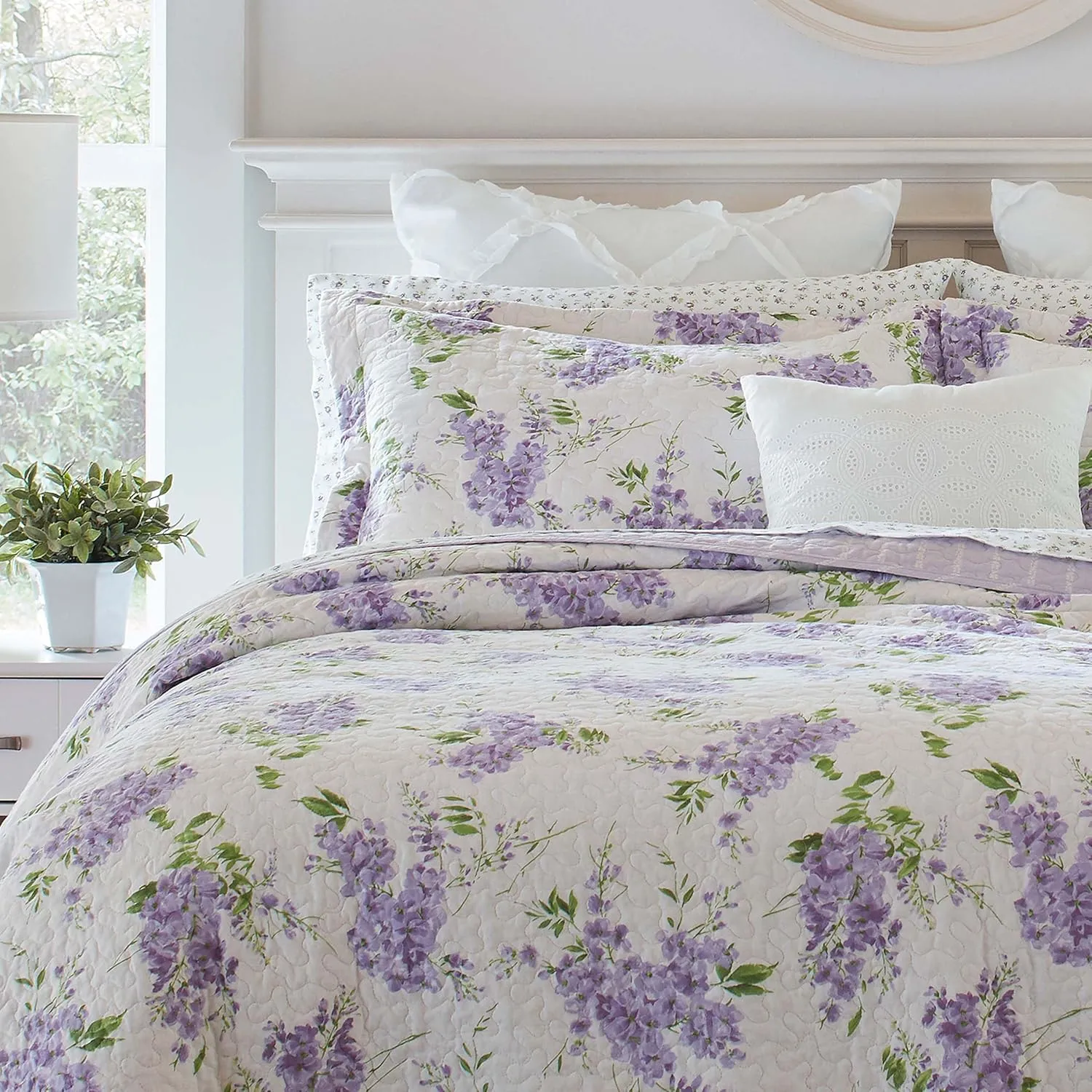 Laura Ashley - Queen Quilt Set, Reversible Cotton Bedding with Matching Shams, Lightweight Decor for All Seasons (Keighley Lilac, Queen)