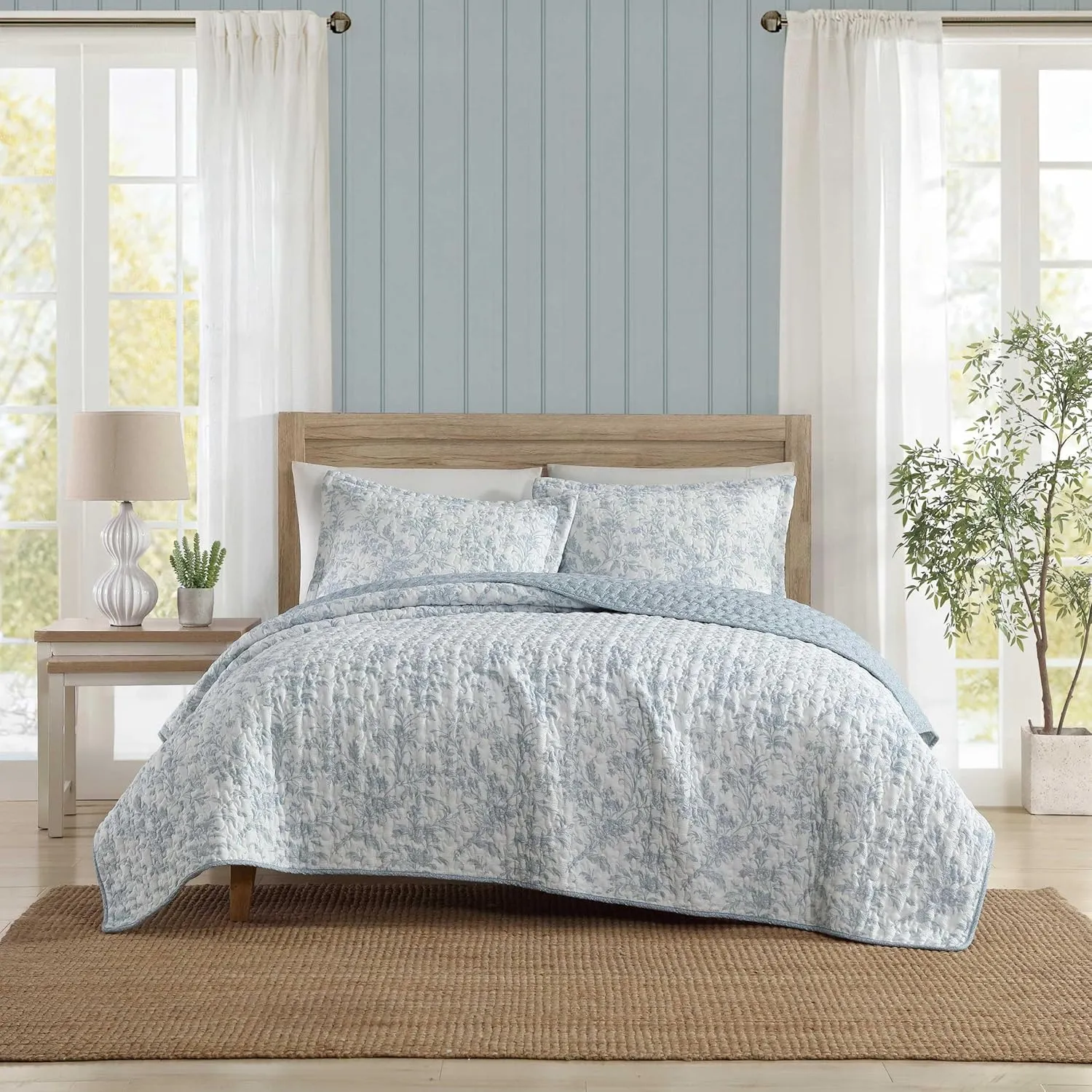 Laura Ashley - Twin Quilt Set, Textured Seersucker Bedding with Matching Sham, Reversible Bedding Essentials (Amberly Pastel Blue, Twin)