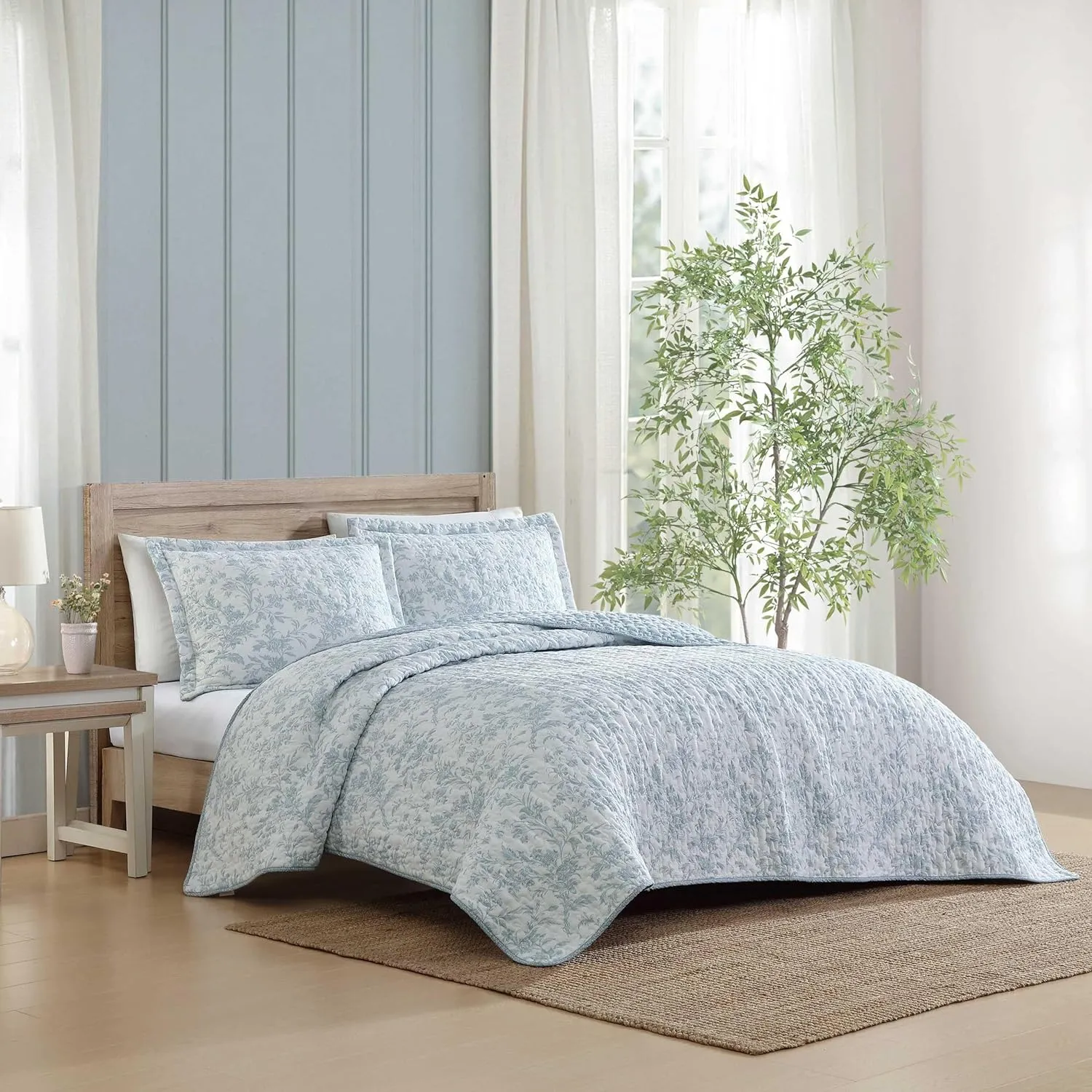 Laura Ashley - Twin Quilt Set, Textured Seersucker Bedding with Matching Sham, Reversible Bedding Essentials (Amberly Pastel Blue, Twin)