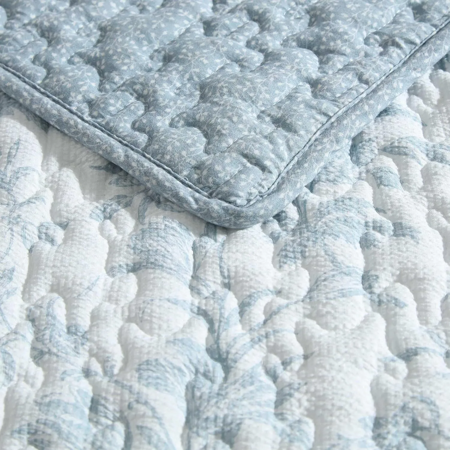 Laura Ashley - Twin Quilt Set, Textured Seersucker Bedding with Matching Sham, Reversible Bedding Essentials (Amberly Pastel Blue, Twin)