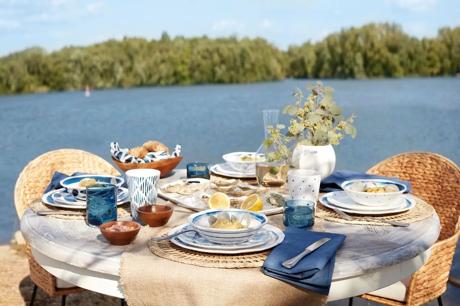 Lenox 895323 Blue Bay Melamine 16-Piece Dinnerware Set, Lightweight Melamine Material