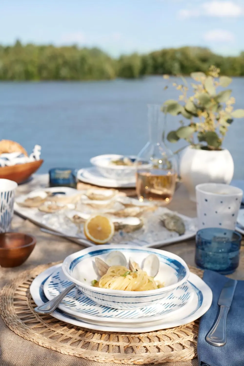 Lenox 895323 Blue Bay Melamine 16-Piece Dinnerware Set, Lightweight Melamine Material