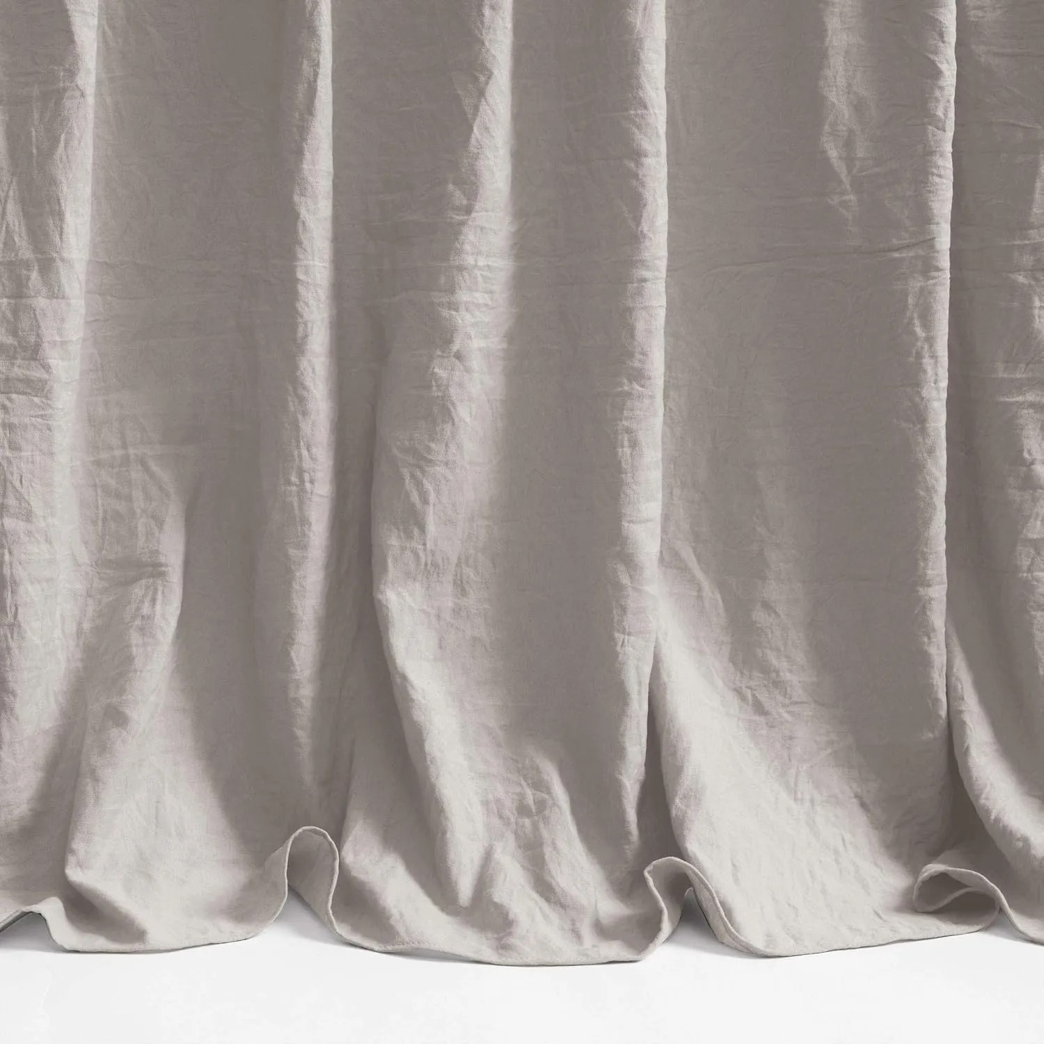Lush Decor Ruffle Skirt Bedspread Set - 3 Piece Luxurious Farmhouse Bedding Set - Elegant, Charming Ruffle Detail - Timeless Style & Classic Design - Soft and Lightweight - King, Gray
