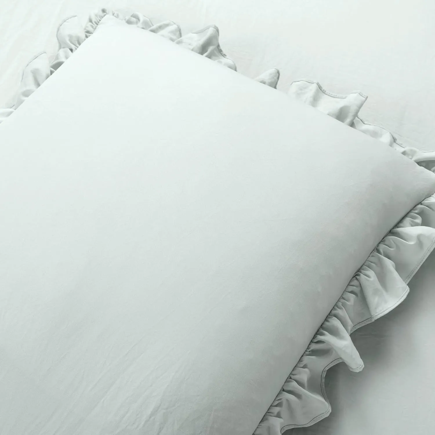 Lush Decor Ruffle Skirt Bedspread Set - 3 Piece Luxurious Farmhouse Bedding Set - Elegant, Charming Ruffle Detail - Timeless Style & Classic Design - Soft and Lightweight - Queen, Sea Salt