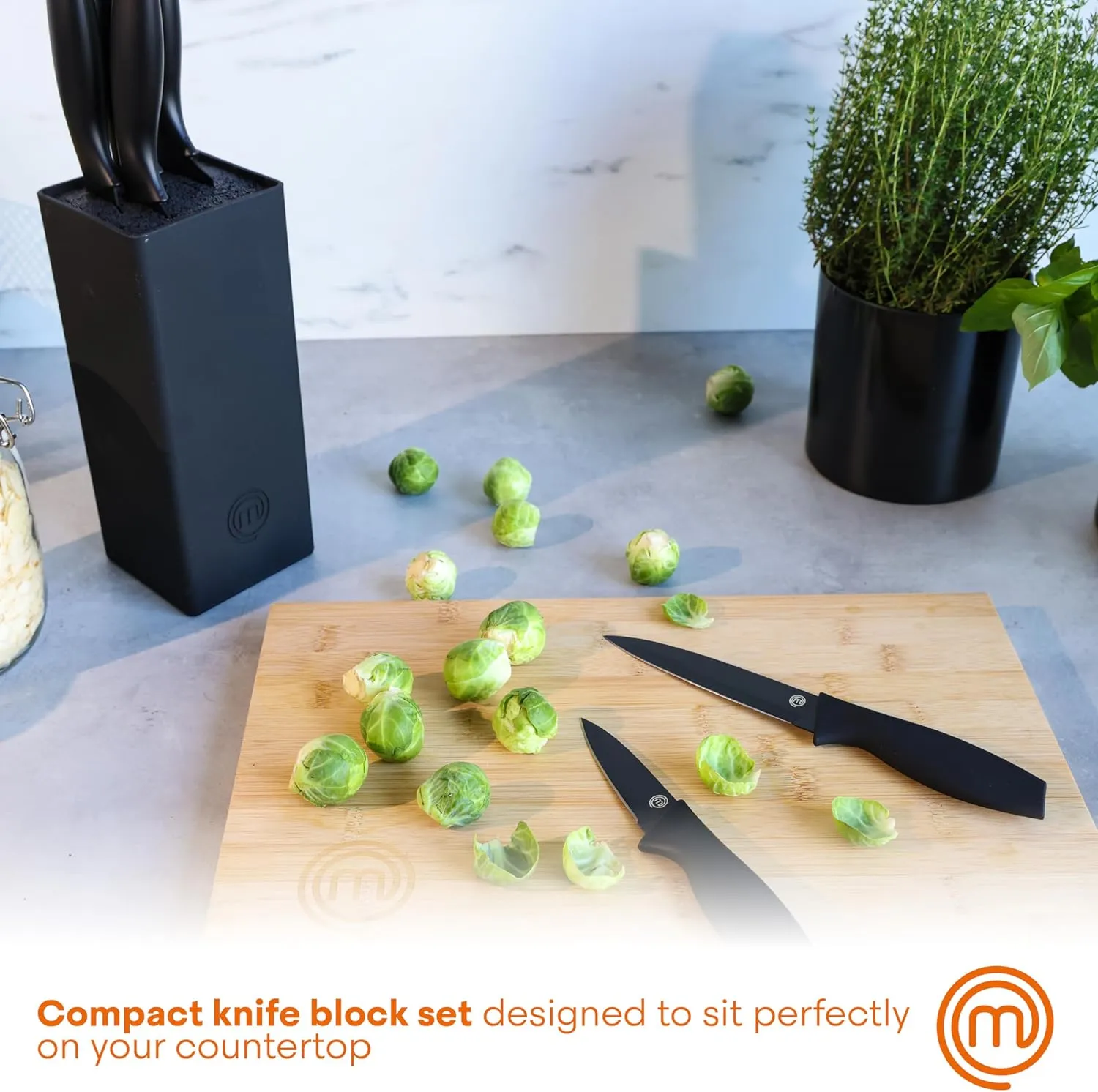 MasterChef Knife Set with Block, 6 Kitchen Knives and a Universal Knife Holder, Extra Sharp Stainless Steel Blades for Precise Cutting with Non Stick Coating & Soft Touch Easy Grip Handles, Black