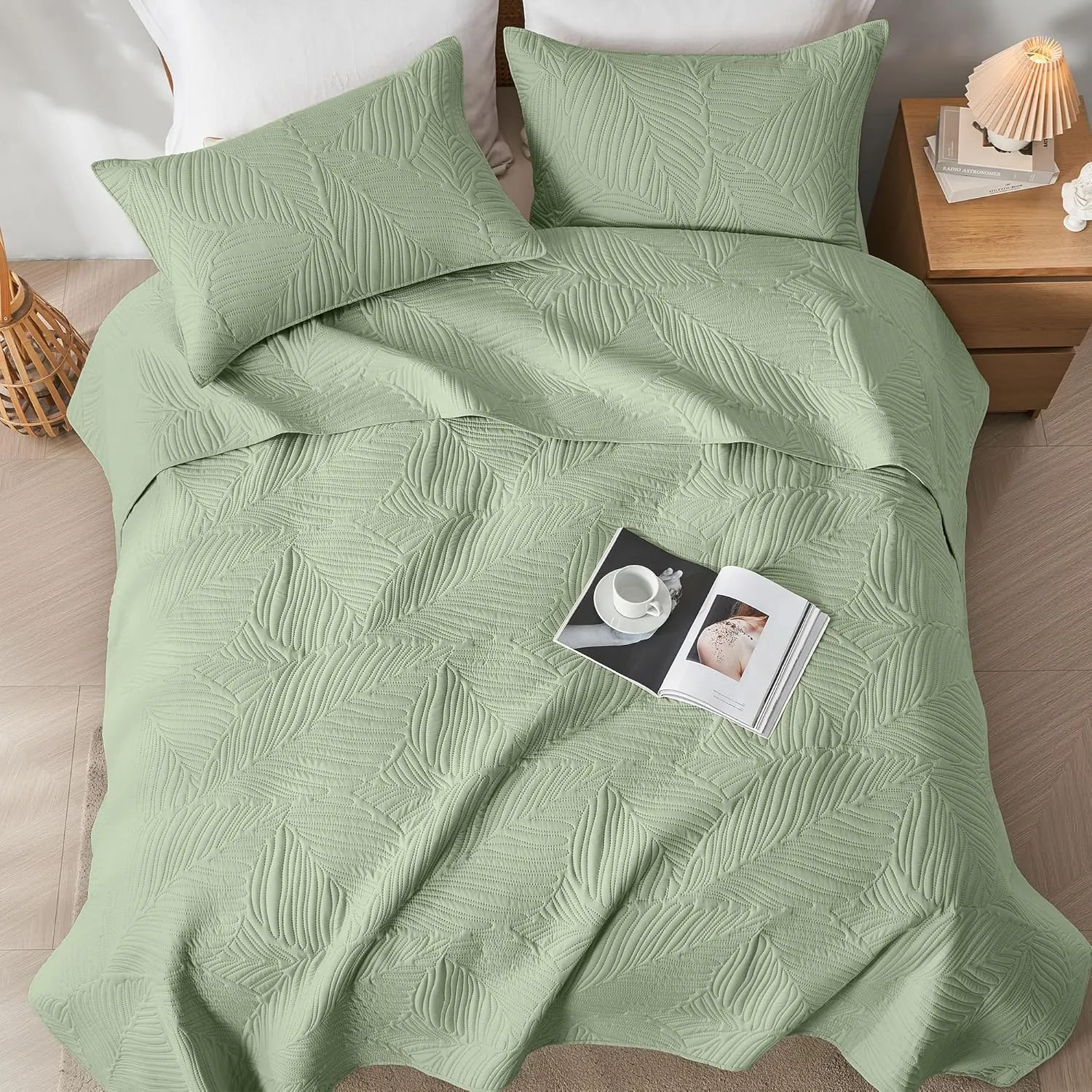OARAGE Twin Quilt Bedding Set Soft Lightweight Sage Green Bedspread with Leaf Pattern Ultrasonic Microfiber Bed Coverlet for All Season (1 Quilt,1 Sham)