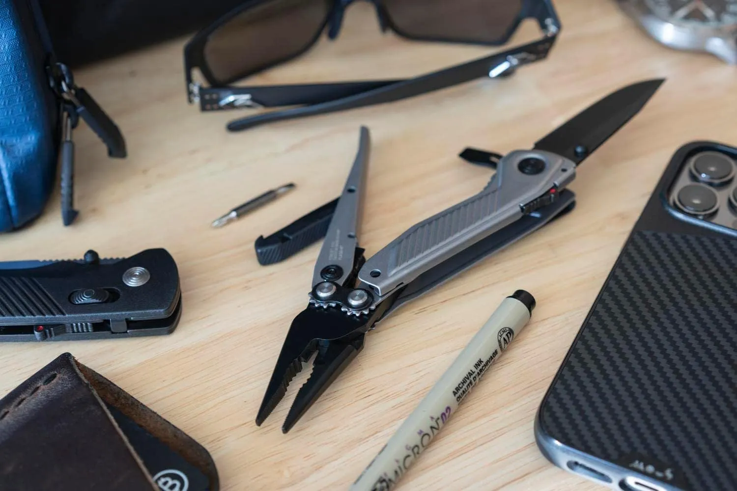 SOG Everyday Daily Solution EDC CRYO D2 Steel Compact Pocket Size Flash MT Multi-Tool, 7 Tools, Stainless-Steel Housing, Silver & Black