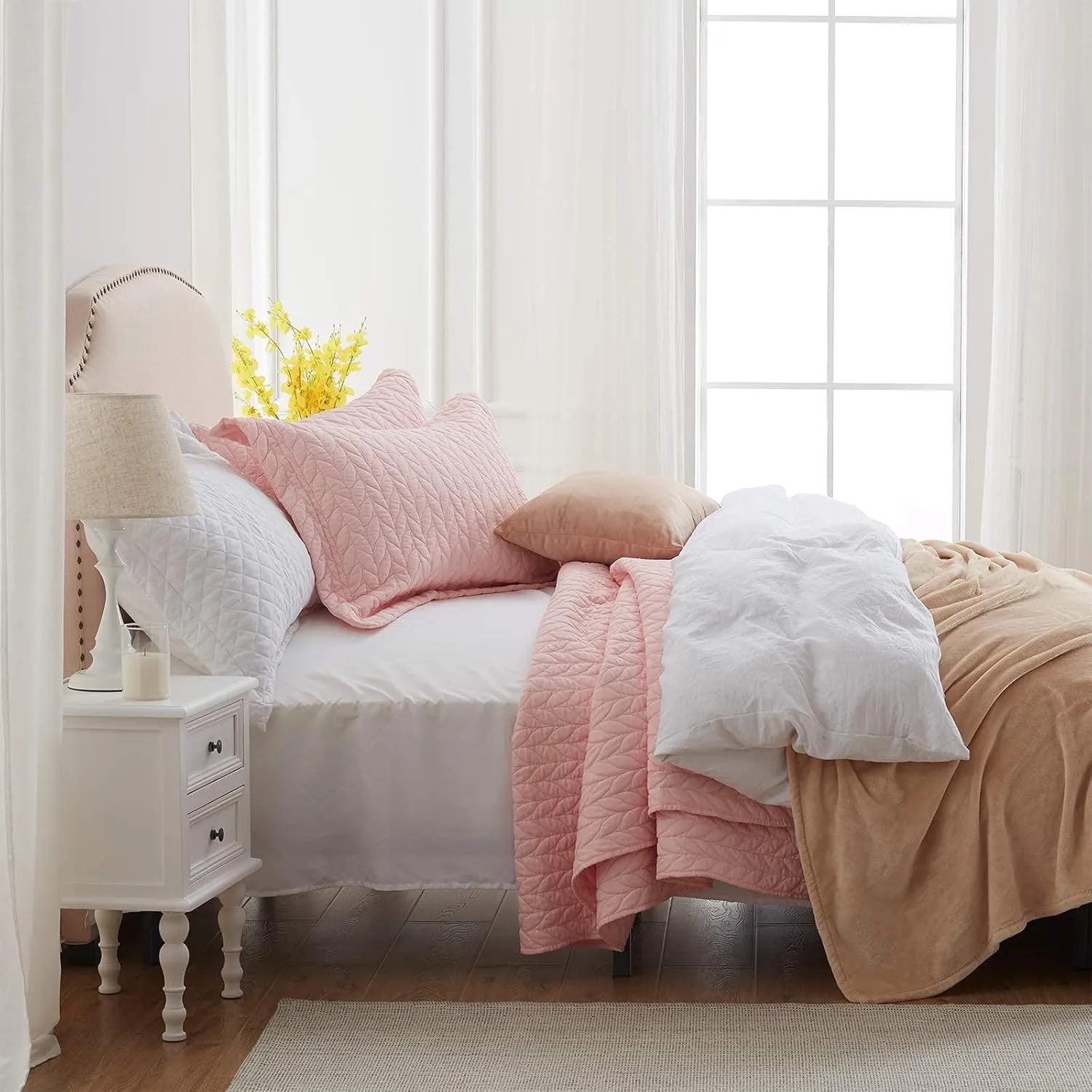 SunStyle Home King Quilt Bedding Set Pink, Lightweight Summer Bedspread Blanket King Size Quilt, Luxury Durable Quilted Stitching Coverlet with 2 Pillow Shams Leaf Embroidered Pattern All Seasons 3pcs