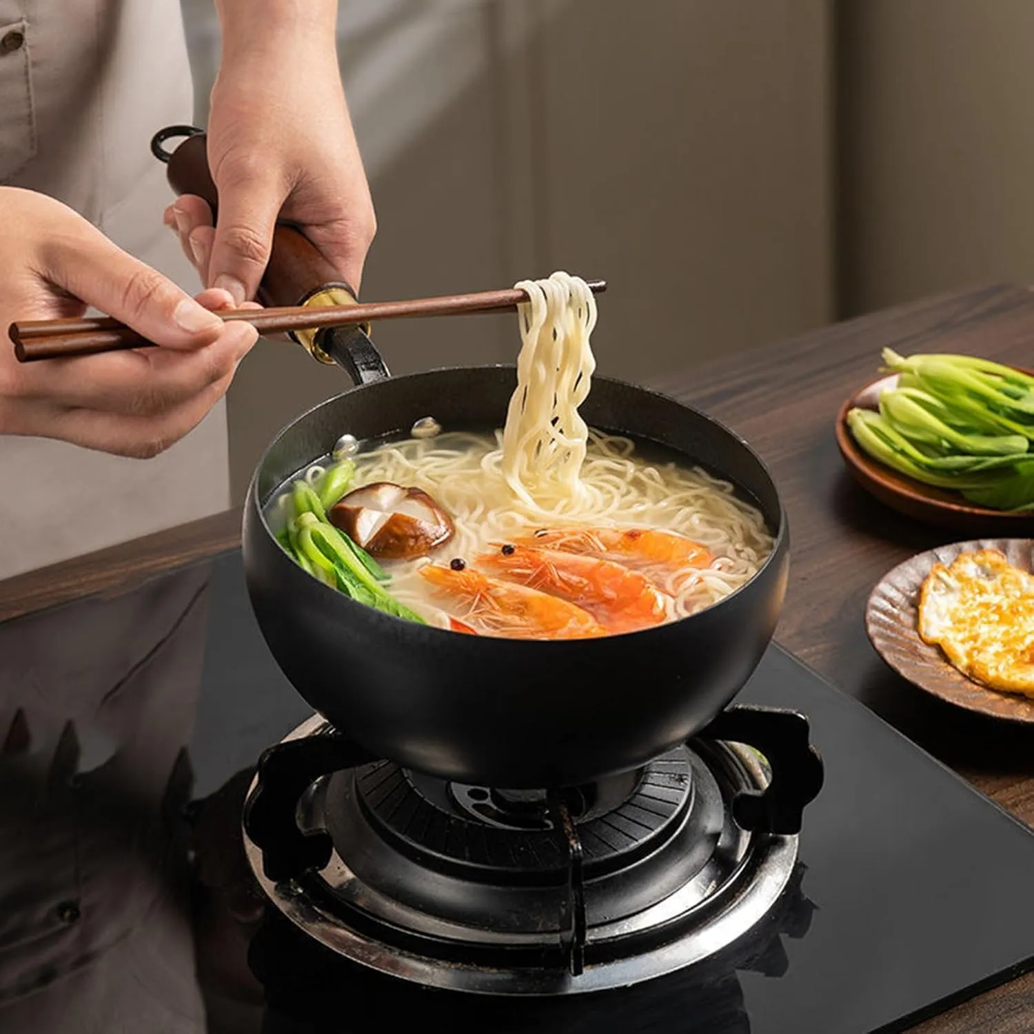 Suntuup Japanese Iron Pan with Lid, 9.4''/11''uncoated Iron Pan, Hand-Forged Non-stick wok Without Coating Durable and Rust-Free Round Bottom for Cooker Gas Stir Fry (9.4''Wooden lid)