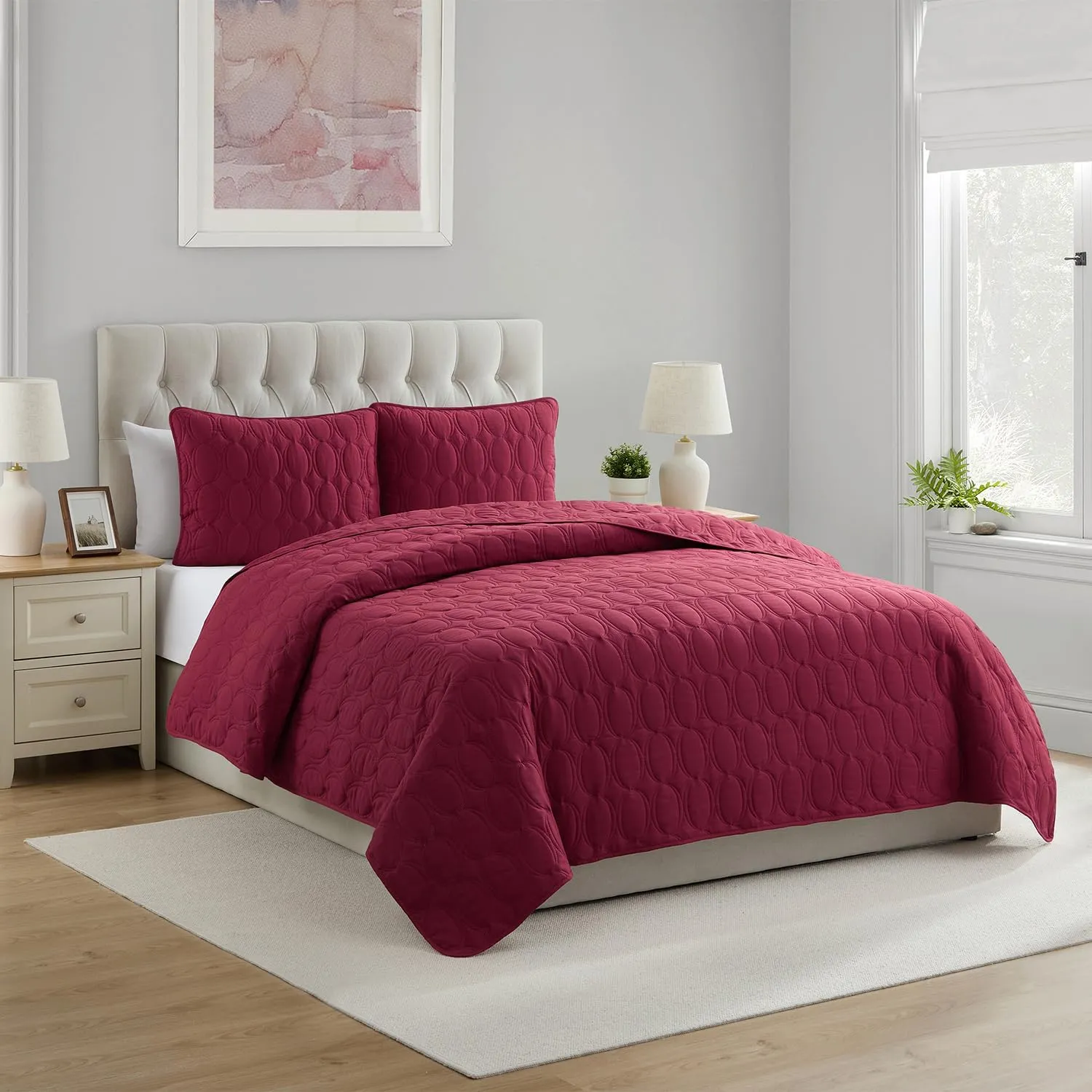 VCNY Home - Quilt Set, Soft 3-Piece Pinsonic Circle Bedding Set with Matching Shams, Ideal for All Seasons (Circles Red, Full/Queen)