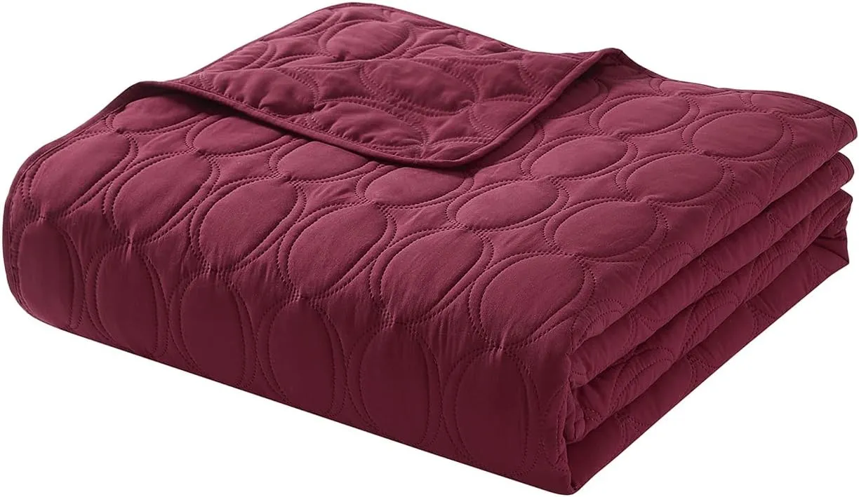 VCNY Home - Quilt Set, Soft 3-Piece Pinsonic Circle Bedding Set with Matching Shams, Ideal for All Seasons (Circles Red, Full/Queen)