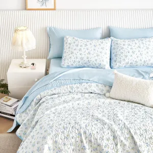 Wake In Cloud - Floral Quilt Set, Coquette Cottagecore Shabby Chic Flower Pattern for Women Teen Girls, Reversible Lightweight Bedspread Coverlet, 3 Pieces, White Blue, King Size