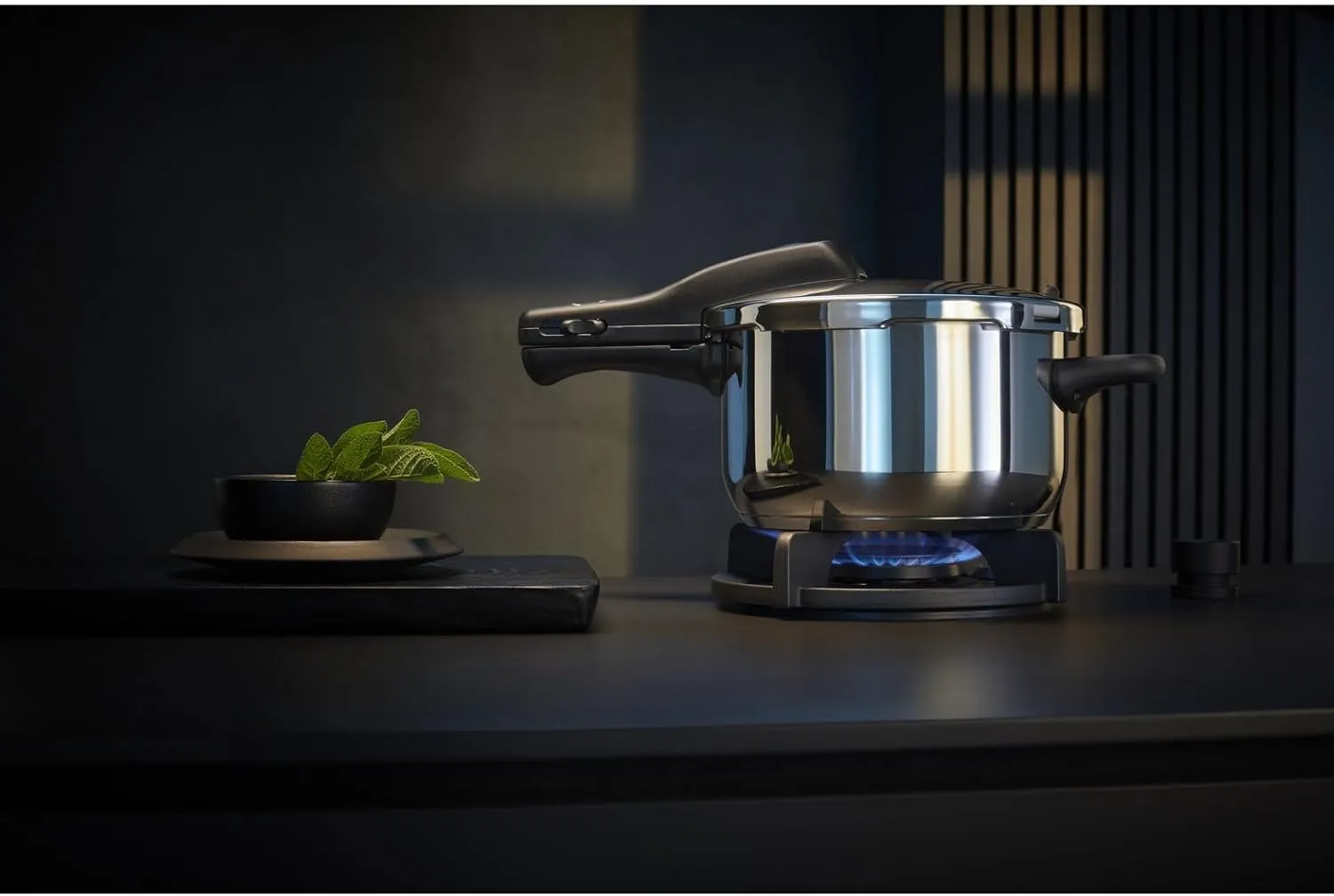WMF Perfect Rapid Cooker Diameter 22 cm Diameter 6 Litres and a Half with Flame Protection, Cromargan Stainless Steel Suitable for Induction