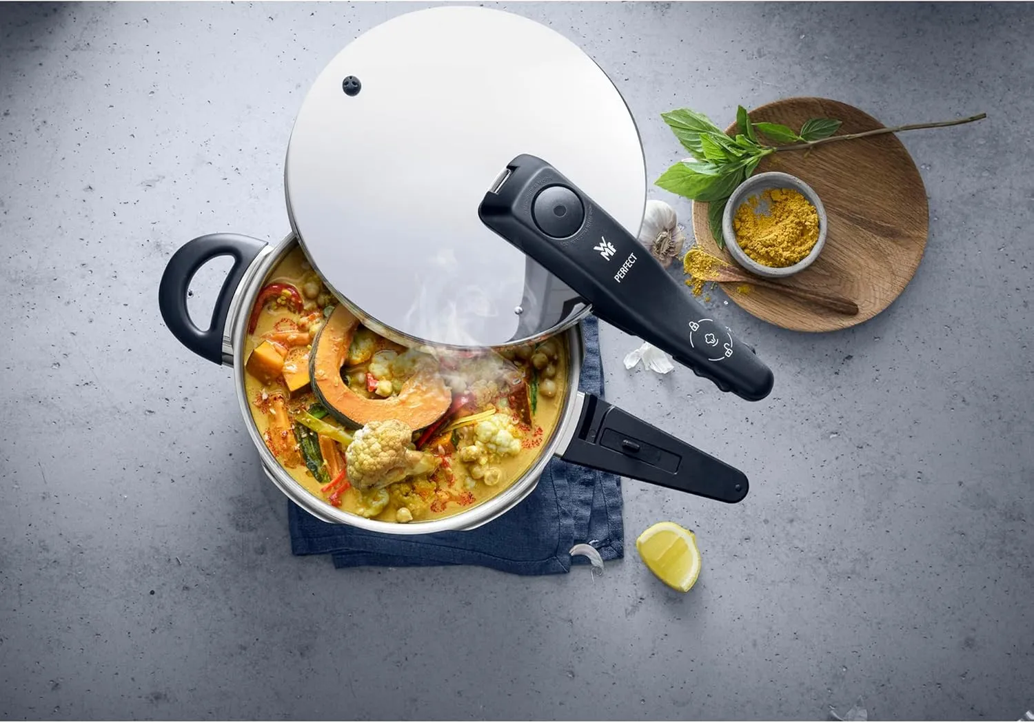 WMF Perfect Rapid Cooker Diameter 22 cm Diameter 6 Litres and a Half with Flame Protection, Cromargan Stainless Steel Suitable for Induction