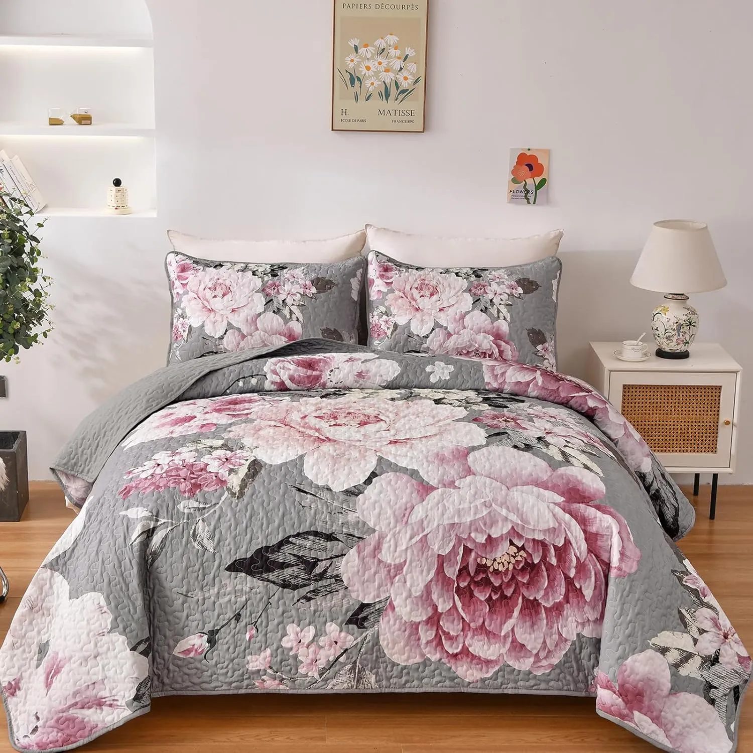 WONGS BEDDING Floral Quilt Set King, 3 Pieces Reversible Elegant Pink Flower Bedspread Coverlet for All Season, Soft Microfiber Lightweight Grey Quilt Bedding Set with 2 Pillow Shams 104"X90"