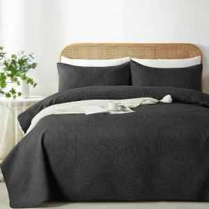 WURUIBO King/Cal King Quilt Set Black,Ultrasonic Embossed Bedspread, Lightweight Microfiber Coverlet, Modern Thin Bedding Set for All Season, 3 Piece(1 Quilt,2 Pillow Shams)