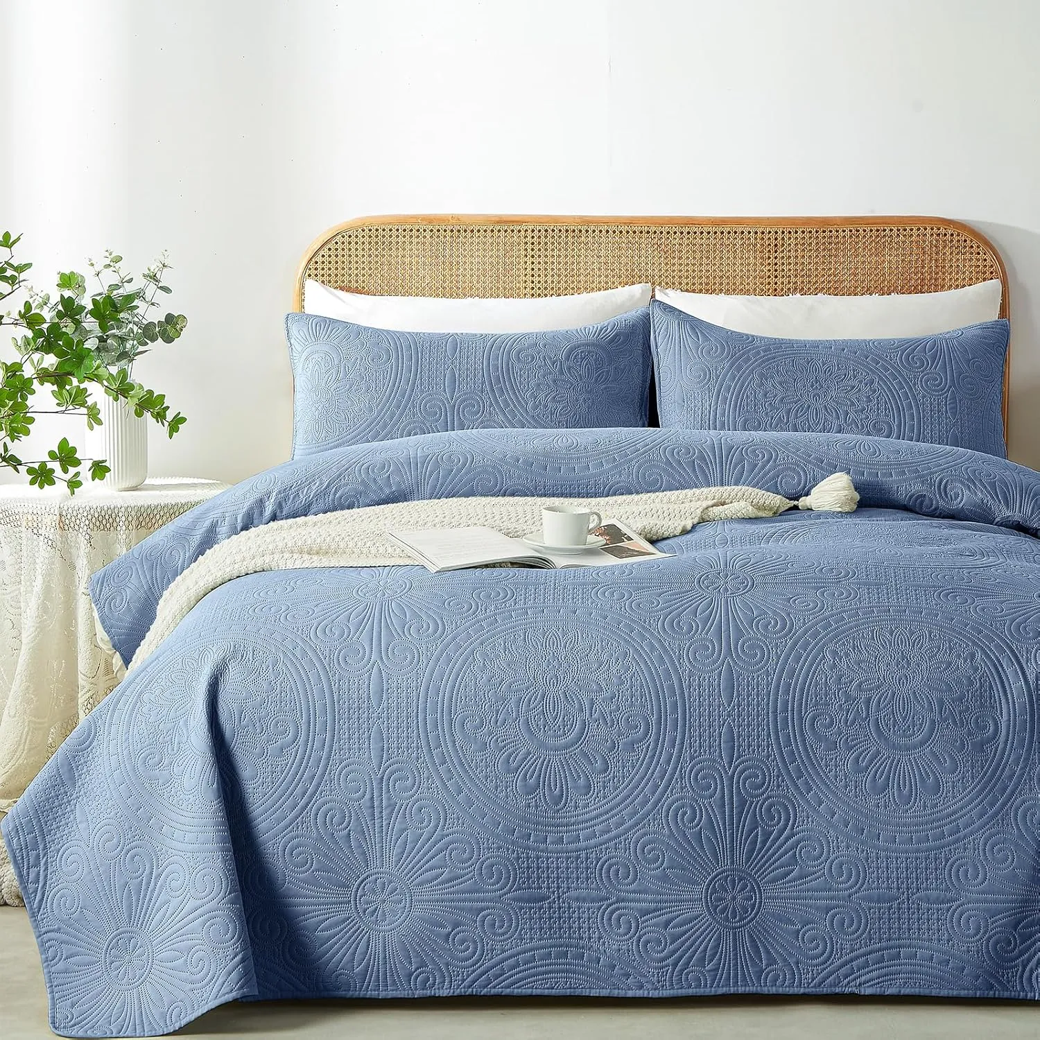 WURUIBO King/Cal King Quilt Set Bluish Grey,Ultrasonic Embossed Bedspread, Lightweight Microfiber Coverlet, Modern Thin Bedding Set for All Season, 3 Piece(1 Quilt,2 Pillow Shams)